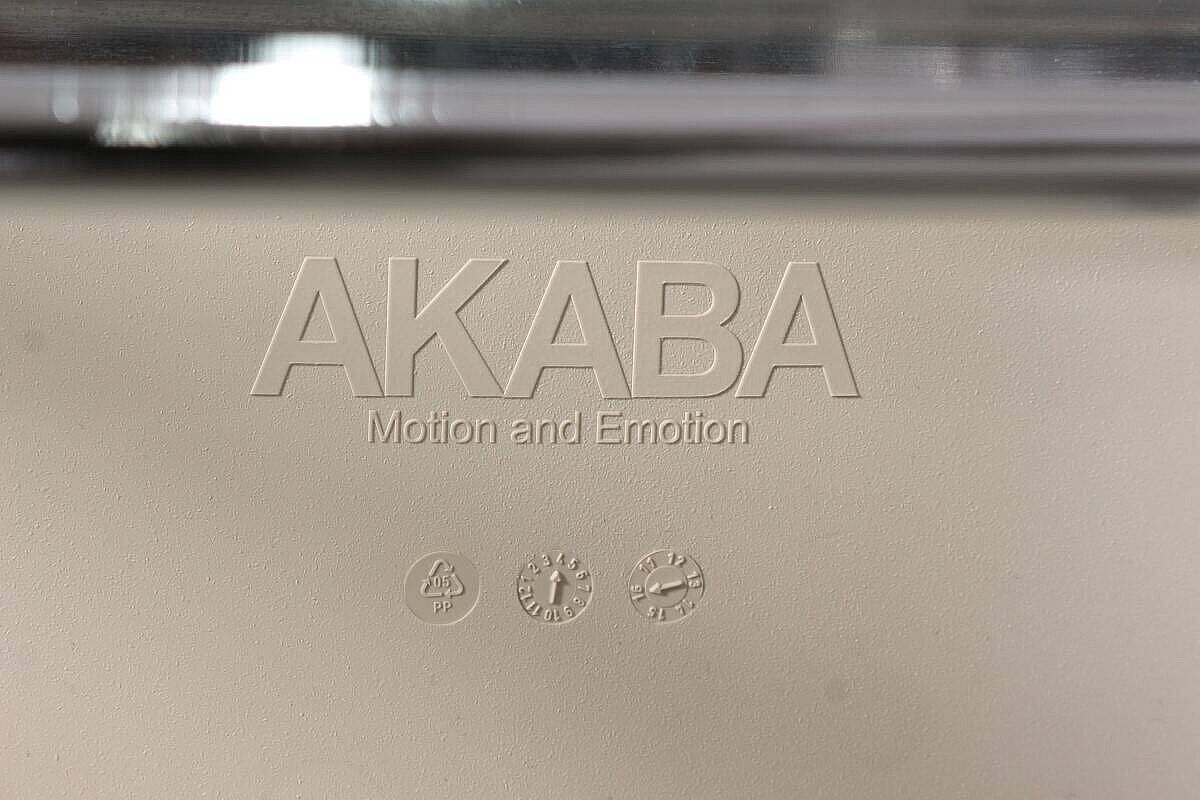 Konferenzstuhl / Stapelstuhl / AKABA 'ADOS' / Stoff beige / Kufengestell chrom