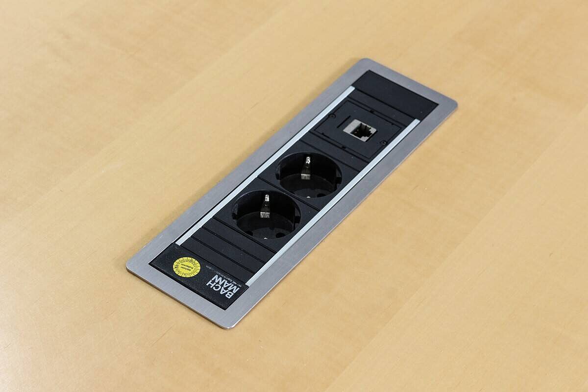 Besprechungstisch / USM Haller / 200 x 100 cm / eiche Furnier / Turnbox