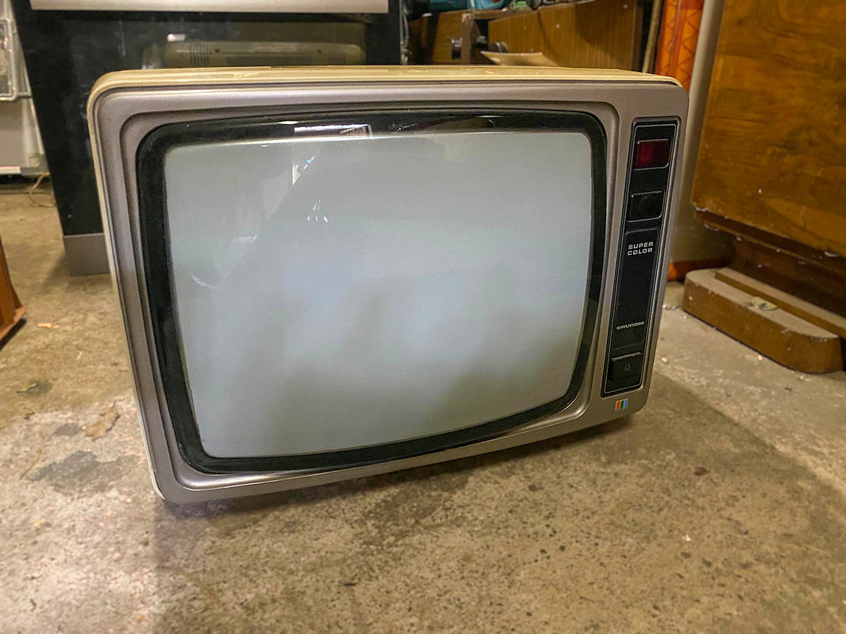 Grundig Fernseher Super Color 1830