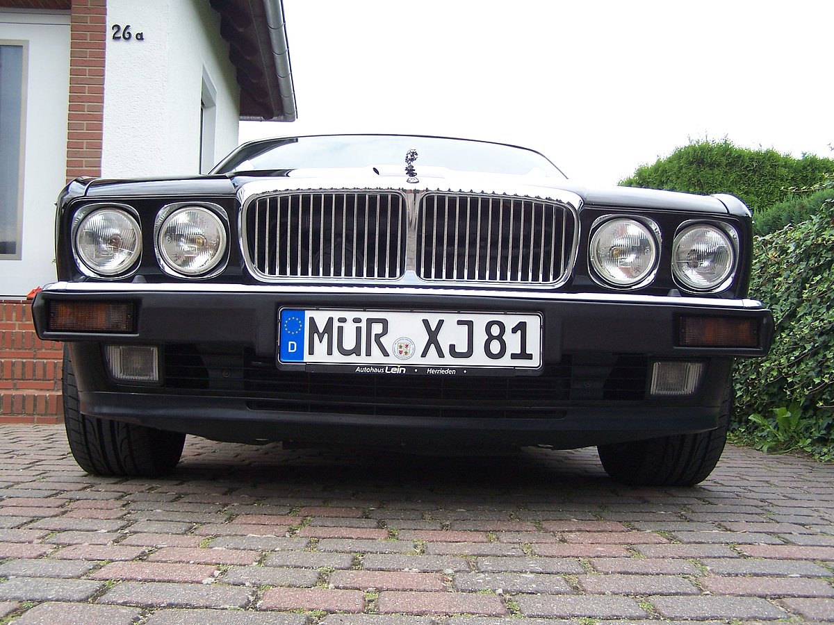englisches Auto, Fast-Oldtimer, Jaguar XJ 81 Daimler Double Six