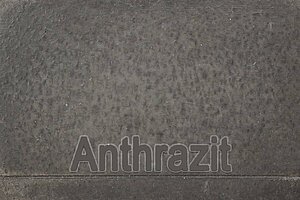 Beton-Sitzbank 'Heated Bench' mit LED-Beleuchtung in anthrazit inkl. Heizfunktion - Design: Sacha Lakic