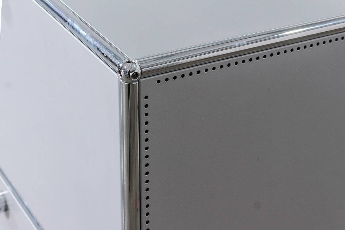 Sideboard / USM Haller / 2 Fächer mit Auszug / Hängeregistratur / mattsilber