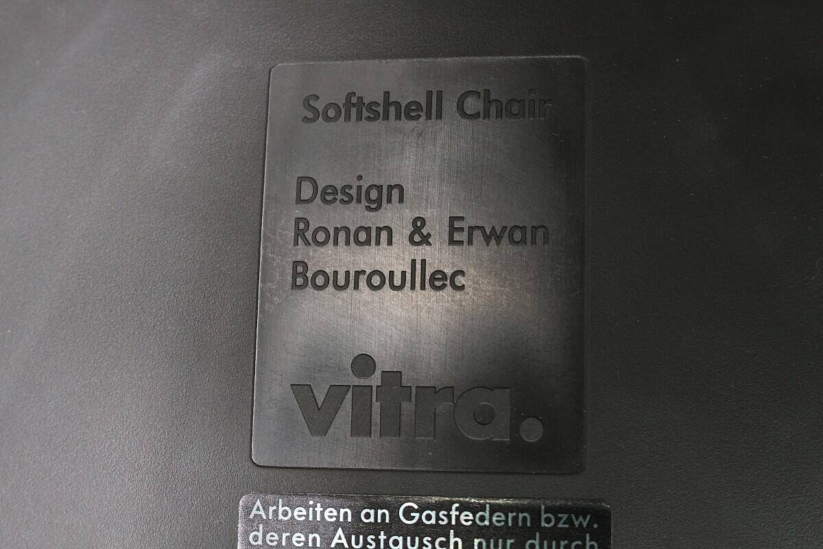 Bürodrehstuhl / Konferenzstuhl / vitra 'Softshell Chair' / dunkelgrau / auf Rollen