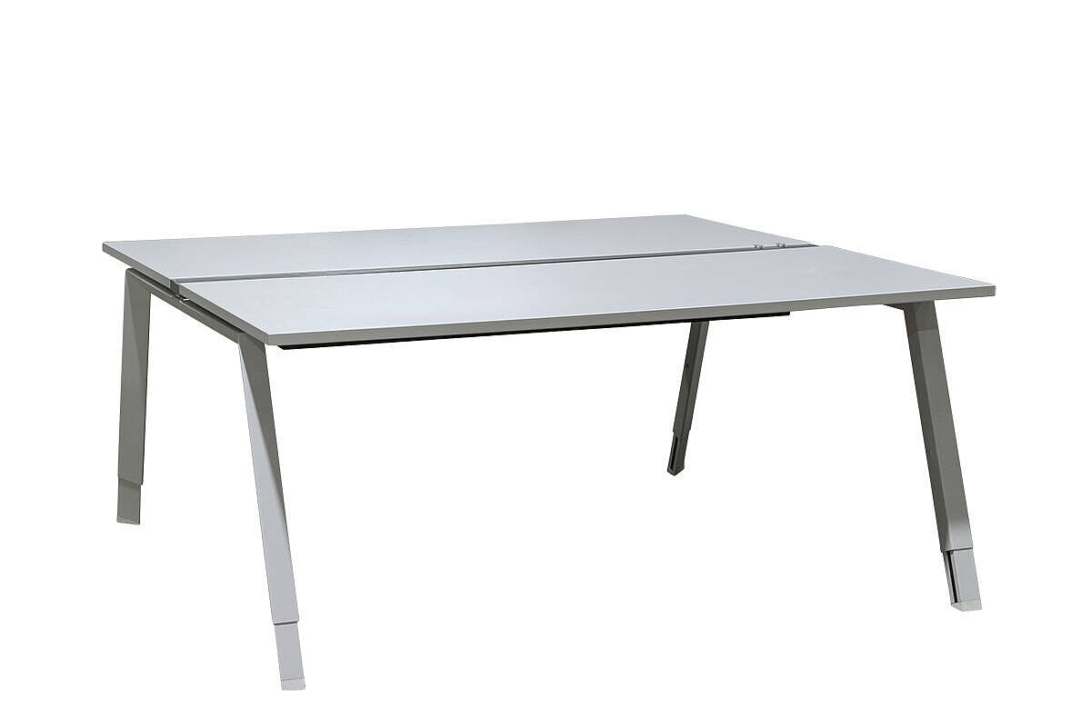 Bench / Doppel-Arbeitsplatz / Steelcase / 195 x 160 cm / weiß / inkl. Trennwand grau / LED-Leuchte / Anbauregal