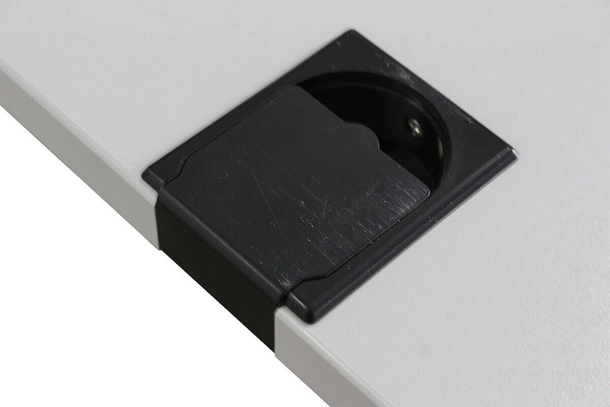 Schreibtisch / Assmann 'Canvaro' / lichtgrau / 180 x 80 cm