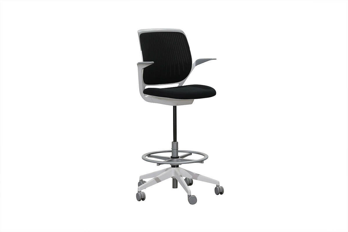 Kassenstuhl / Arbeitsstuhl / Steelcase 'Cobi Stool Counterstuhl' / Netzrücken / schwarz / NP 1029 €