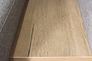 Loungesofa / Ophelis 'Docks' / hellgrau / Einhausung anthrazit / Ablage eiche