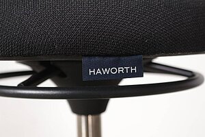 Stehhilfe / Hocker / Haworth 'Comforto 1' / schwarz/schwarz / NP 581 EUR